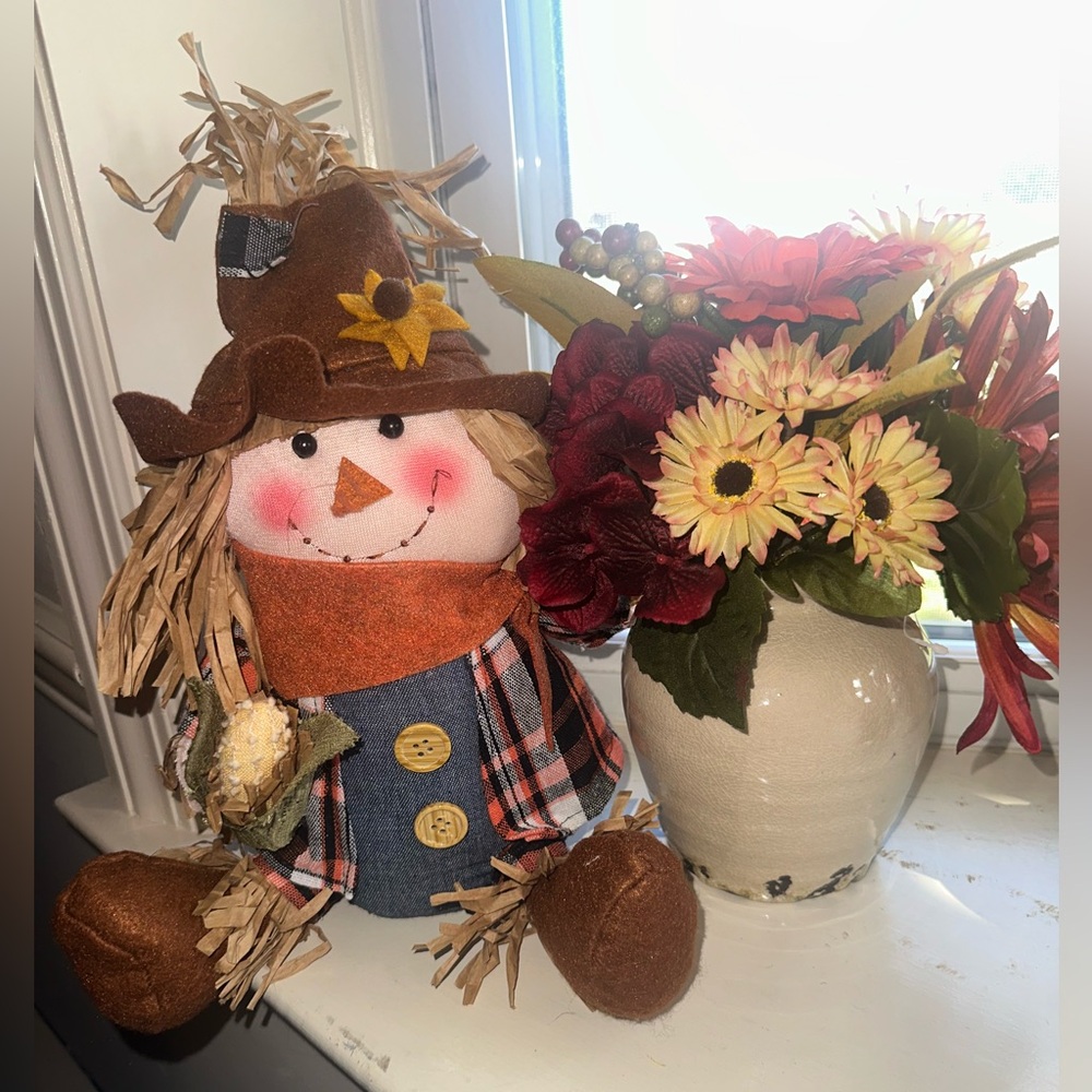 Charming Autumn Scarecrow with corn - NWT